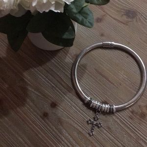 Pretty cross necklace